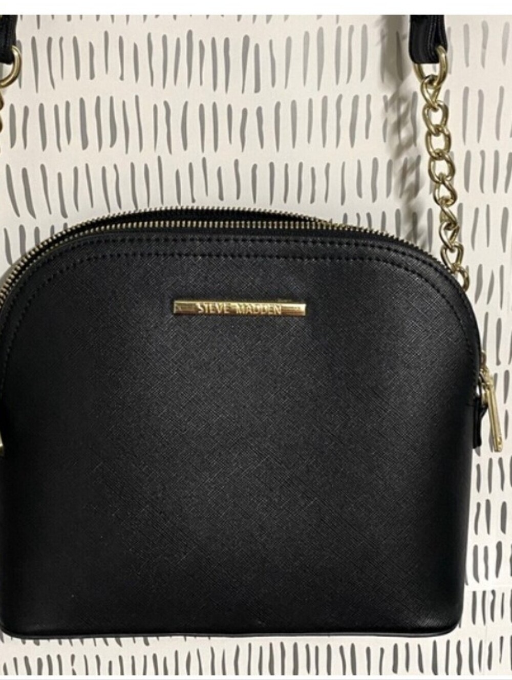 > Steve Madden Classic Black Crossbody Bag - Sleek Everyday Shoulder Bag